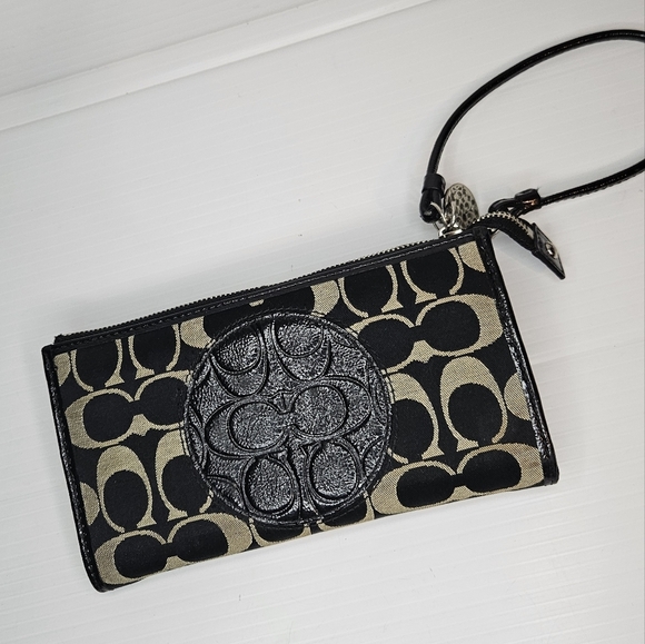 Coach Black Leather Checkbook Wallet Wristlet – Credit Card & Coin Organizer - Picture 3 of 4